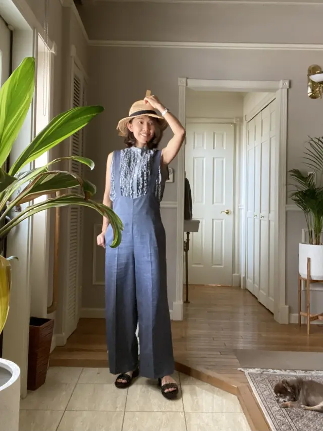 ワイドパンツのサロペットコーデの画像_2