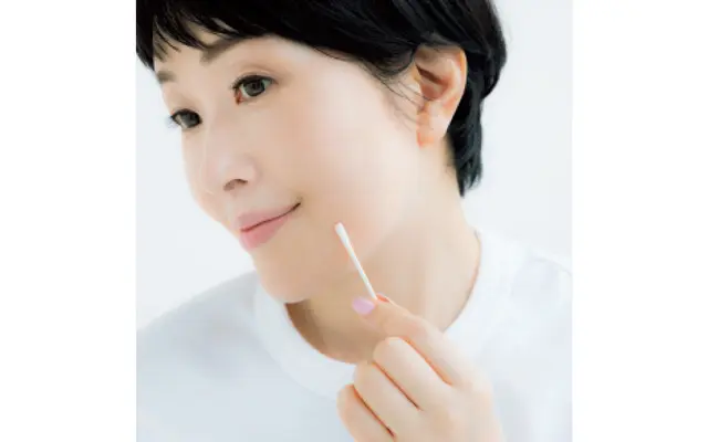 ニキビ部分に、優しくチョンチョンとのせれば完了