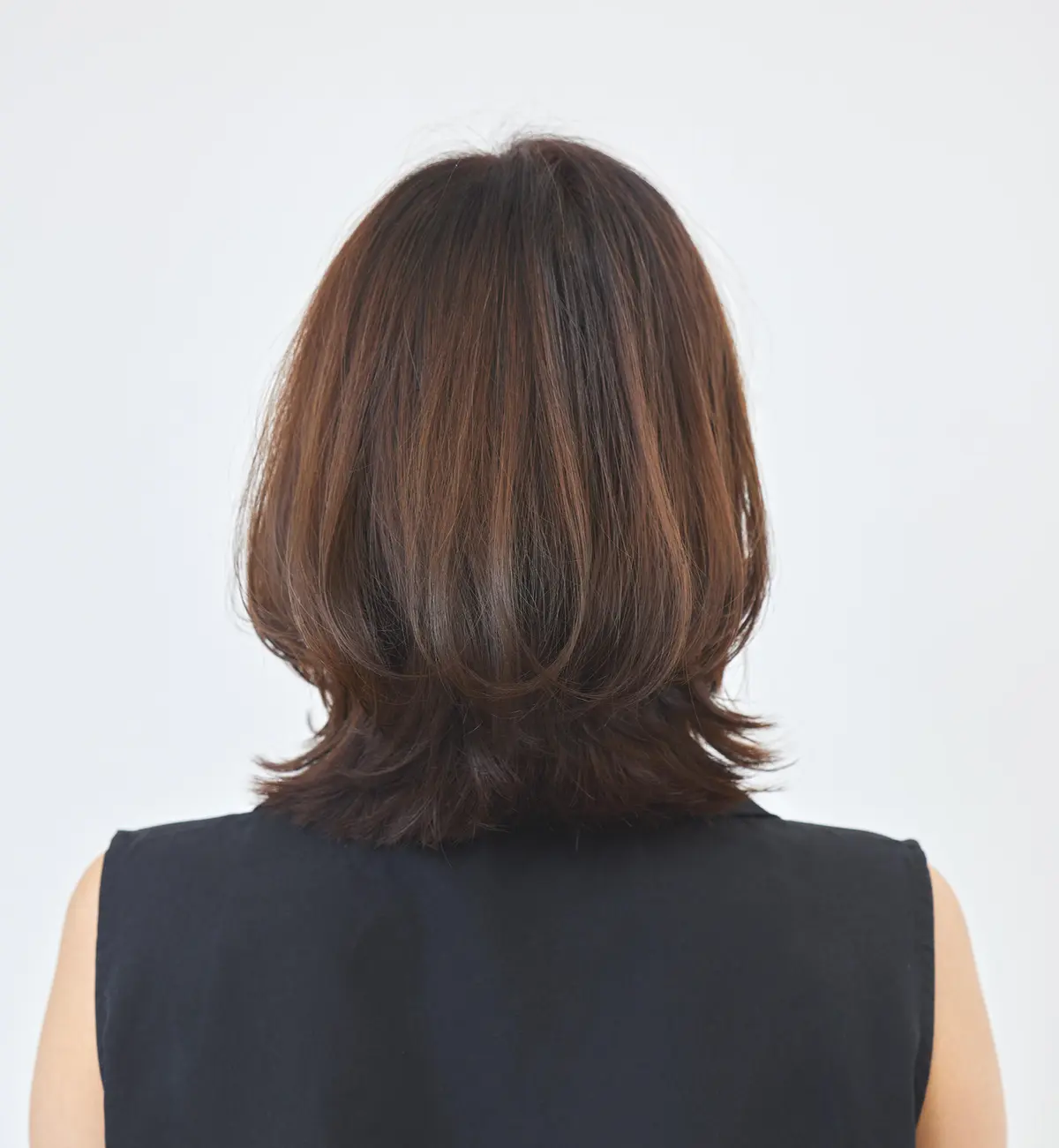 Webエクラ 後から見たミディアムヘアスタイル