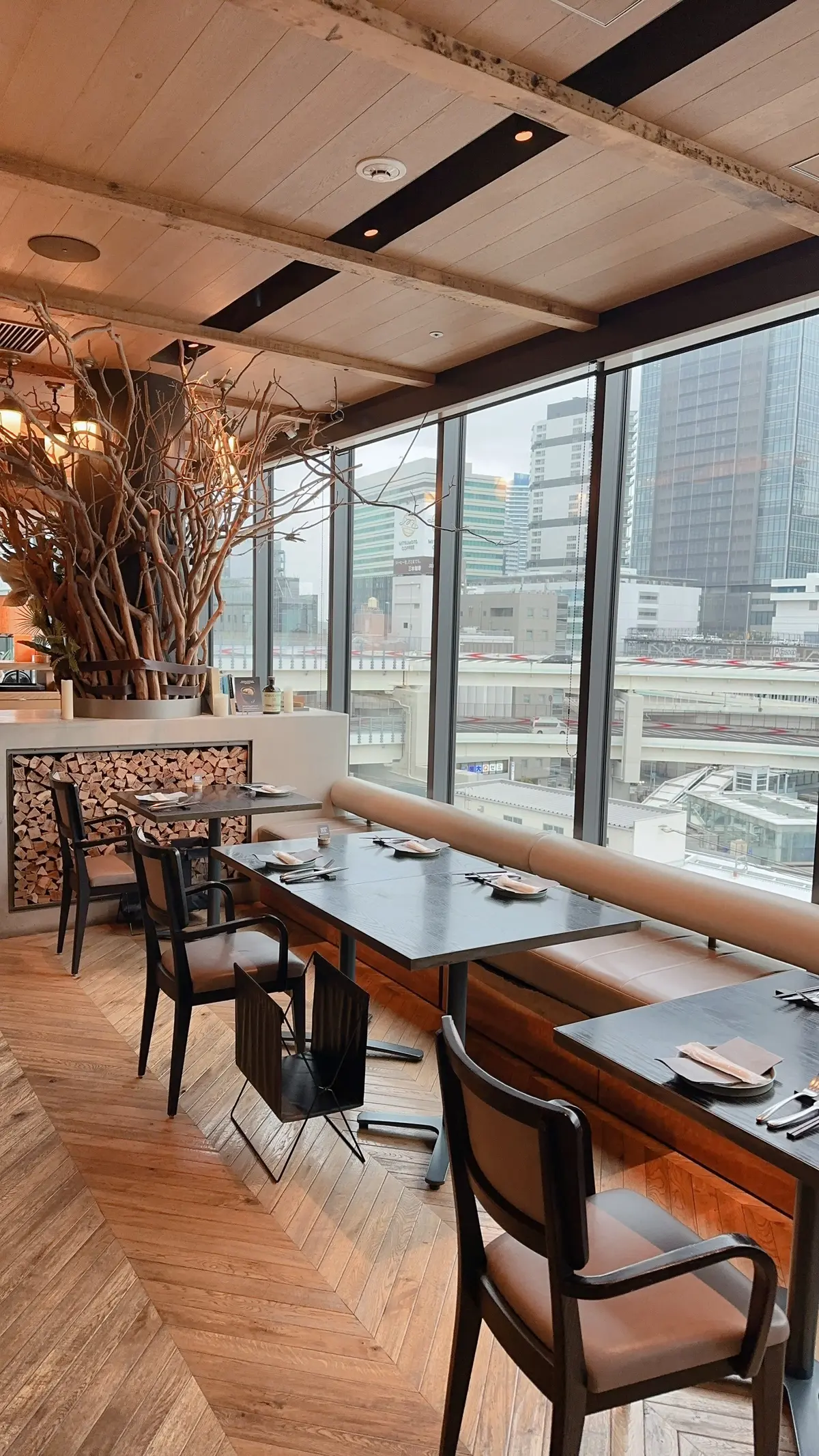 横浜800°DEGREESの店内