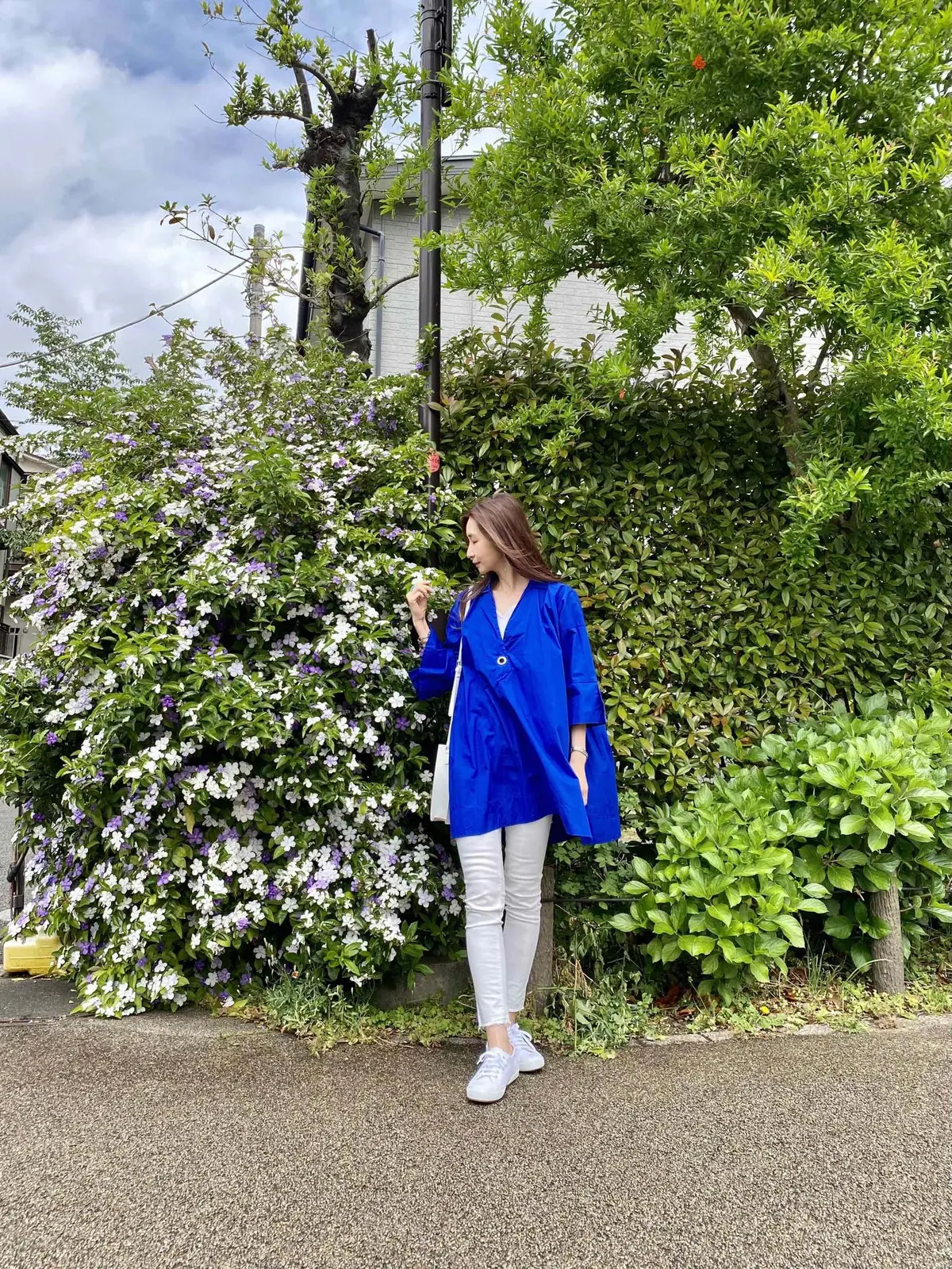 花が素敵なグリーン多い場所で撮影