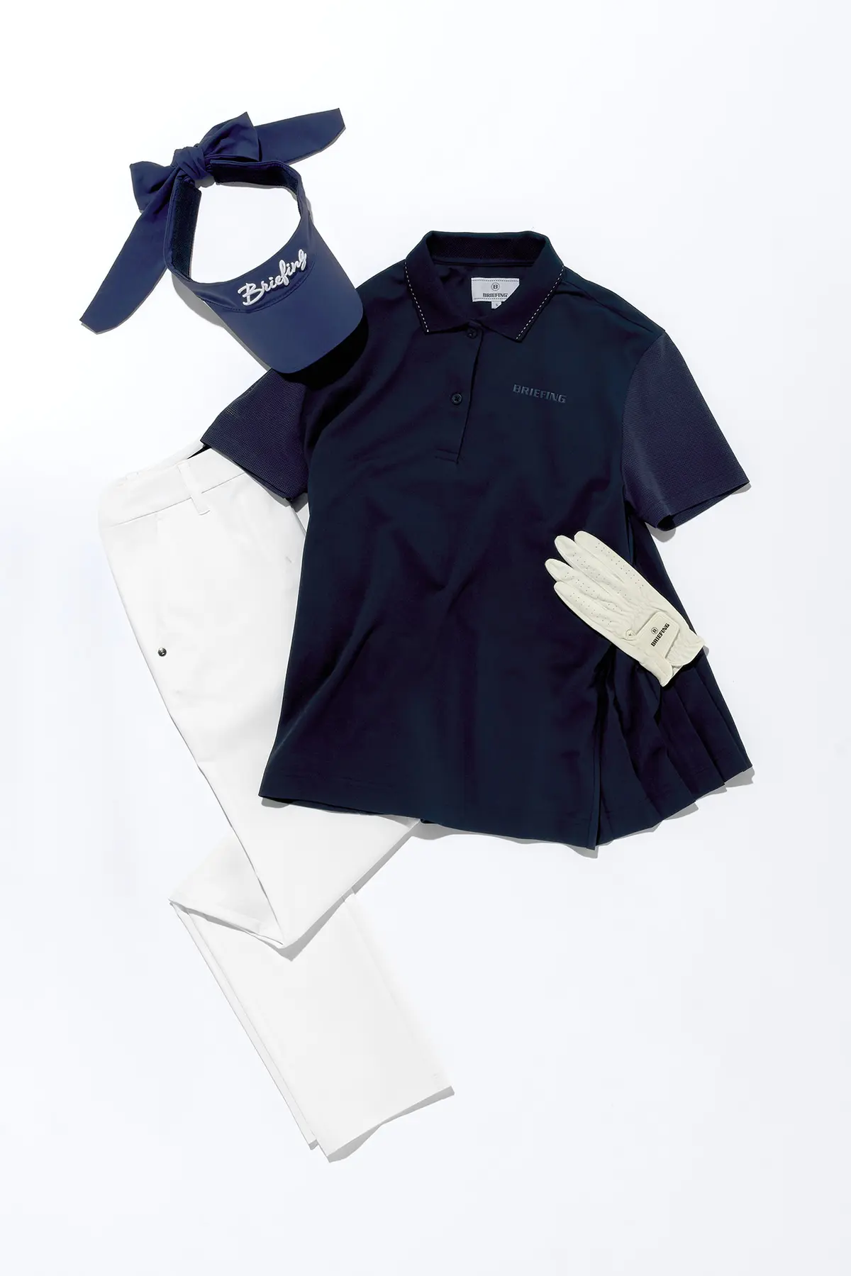 ポロシャツ¥24,200・パンツ¥28,600・サンバイザー¥8,250・グローブ¥2,970／すべてBRIEFING 六本木ヒルズ店（BRIEFING GOLF）
