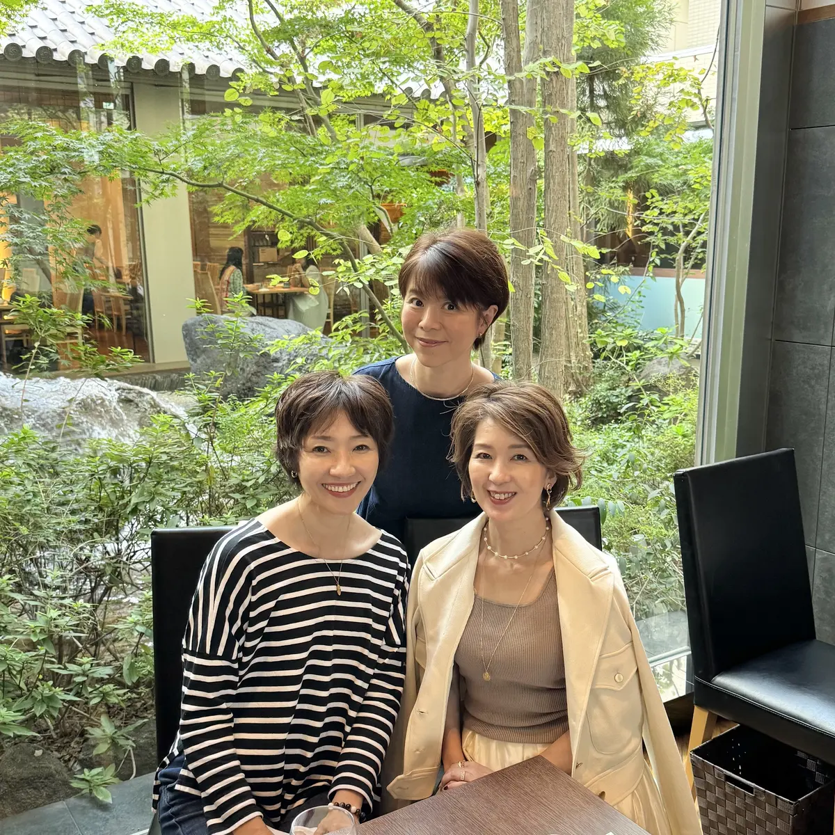 光沢スカートでつくる淡トーンのご近所ランの画像_4