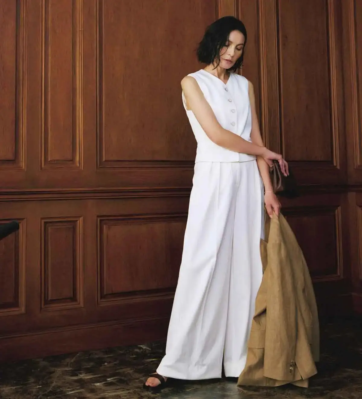 【50代 初夏のベストコーデ5選】「素肌にベスト」がデイリー服の最旬！気負わずさらりと取り入れて