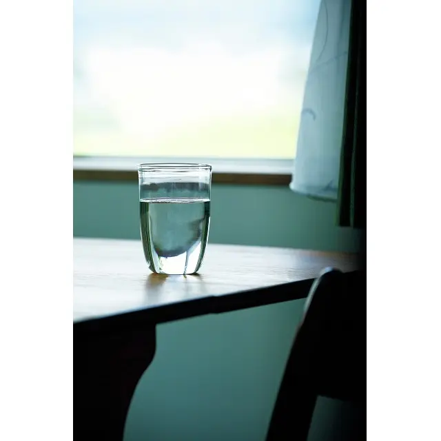 ’03年のスタジオ開設時から作り続けられている透明コップ