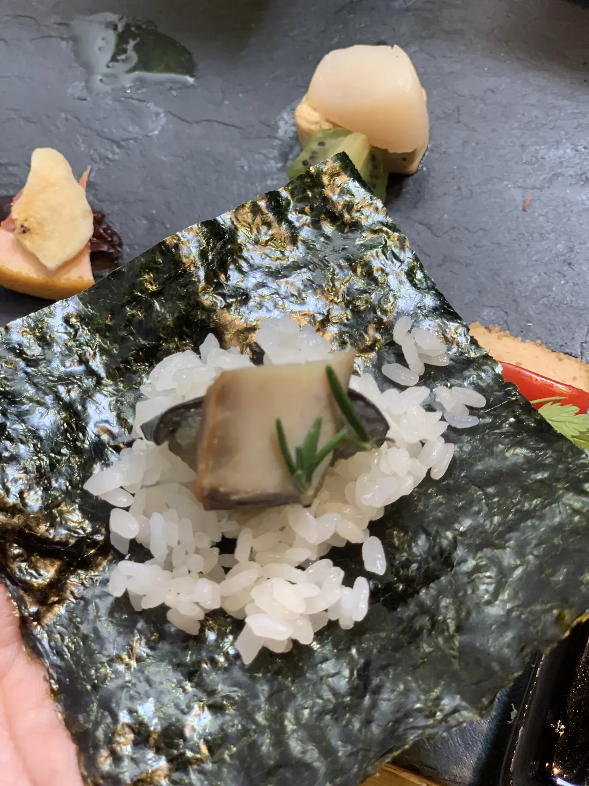 京都　手織り寿司　AWOMB烏丸本店