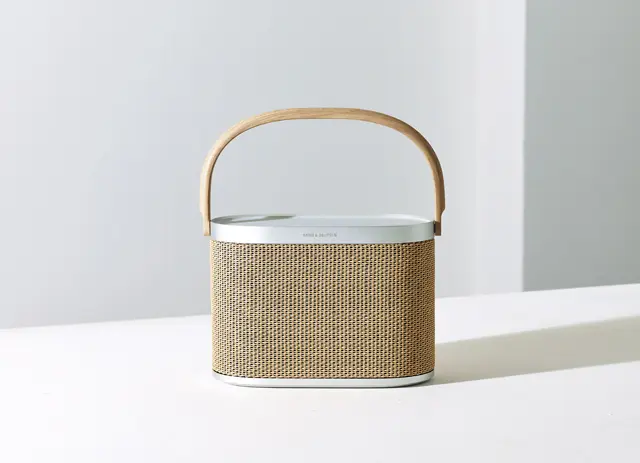 バング＆オルフセンのポータブルWiFiスピーカー「ベオサウンド A5」