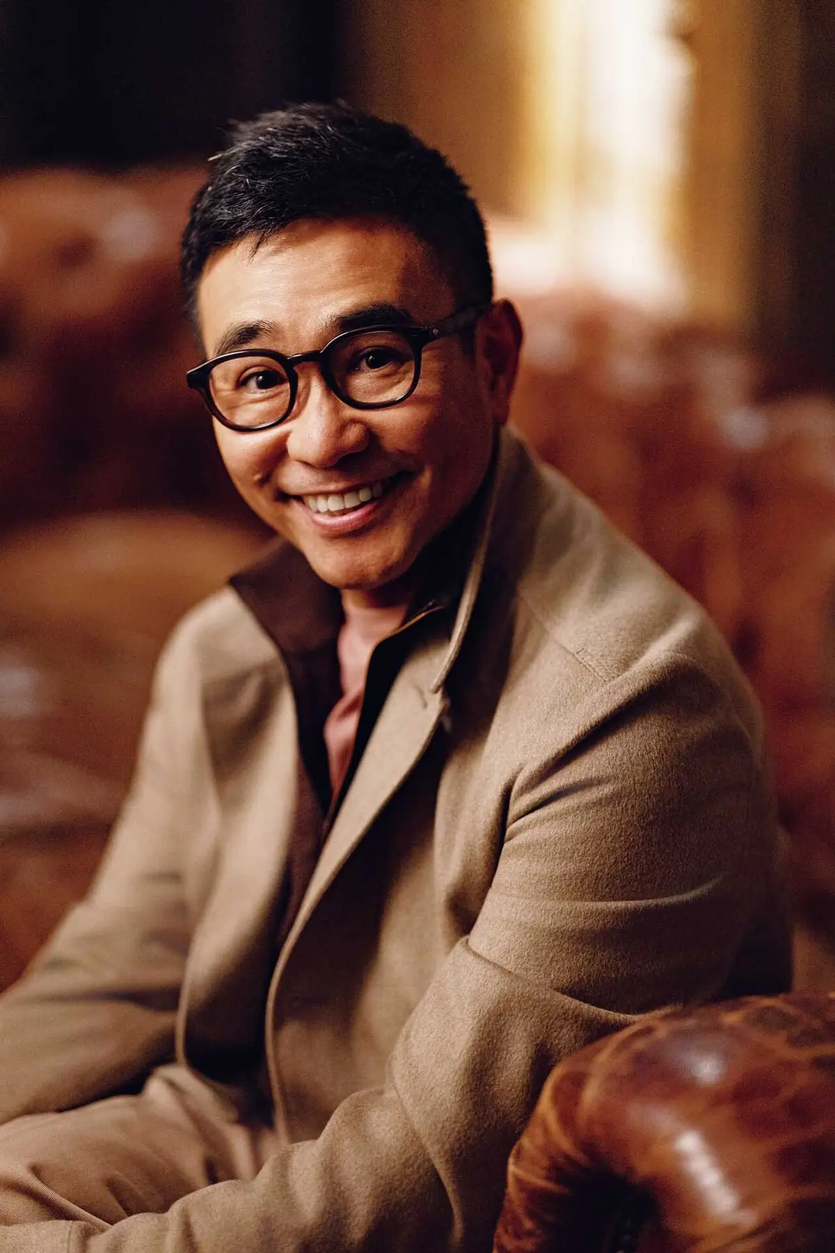 結婚前は、ふだん着も お出かけ着もほぼジャ ージーだったという八 嶋さん。「今日子さん と結婚して、ファッシ ョンとはなんたるかを 学びました（笑）」。