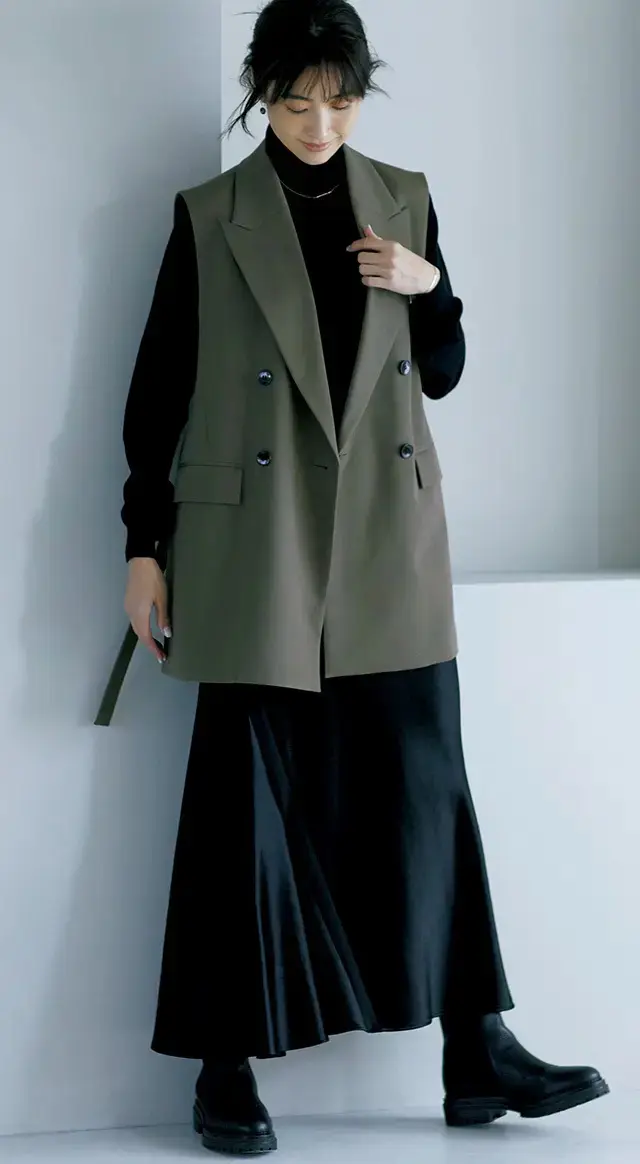 アシンメトリーなすそディテール。その不規則な揺れ感に思わず惹きつけられて