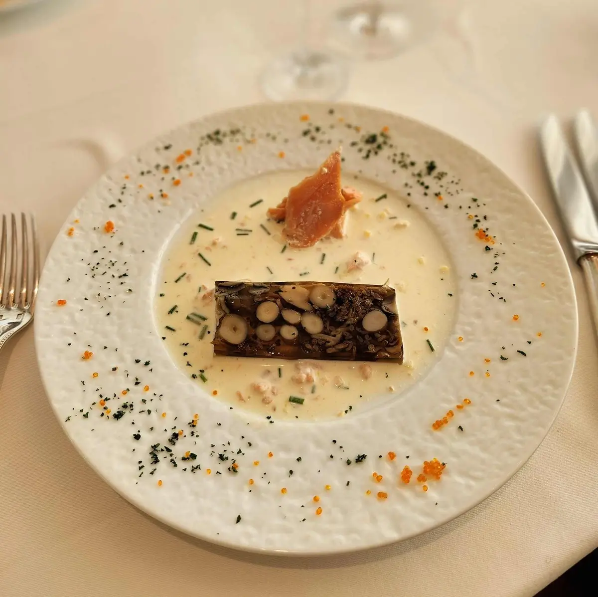 前菜一皿目はきのこのテリーヌ