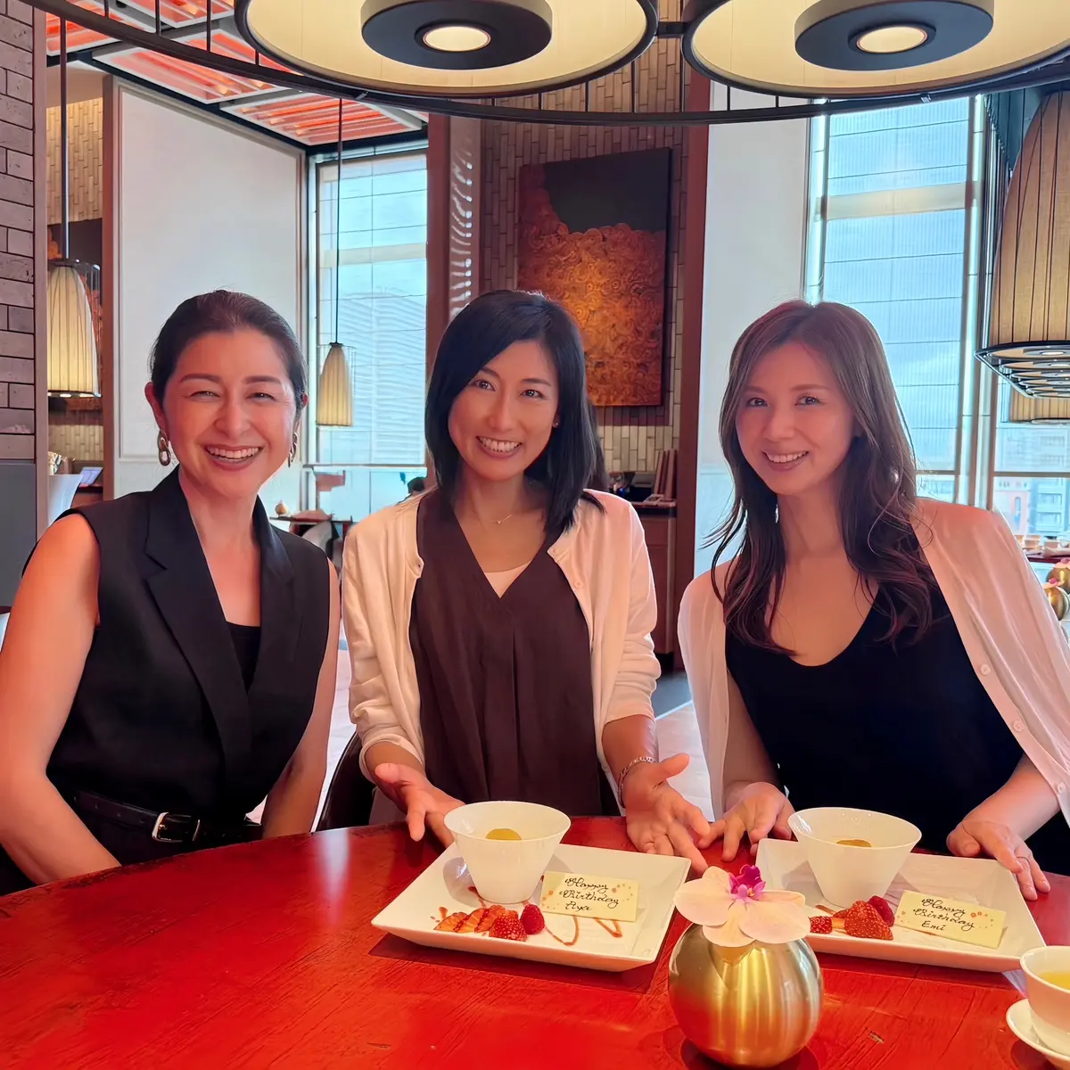 麻布台ヒルズ　ホテル「ジャヌ東京」虎景軒（フージン）　友達との記念写真