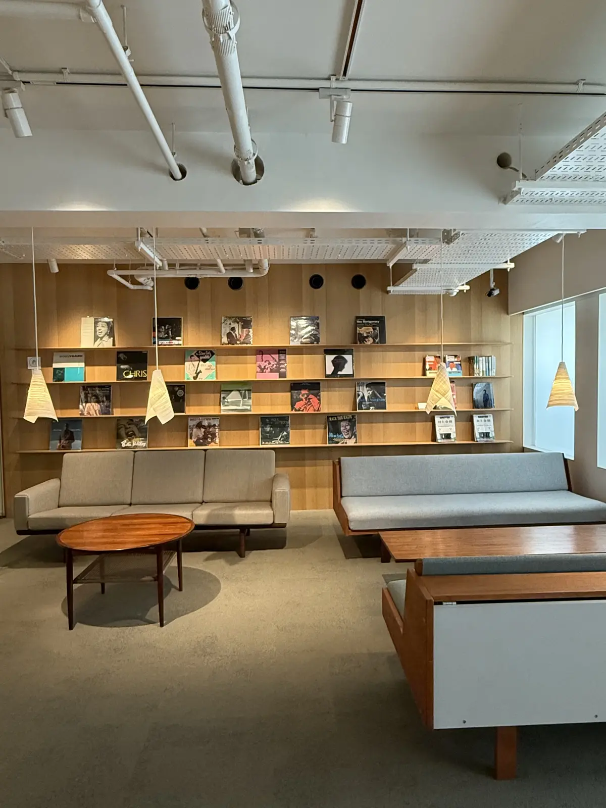 早稲田大学　村上春樹ライブラリー　オーディオルーム