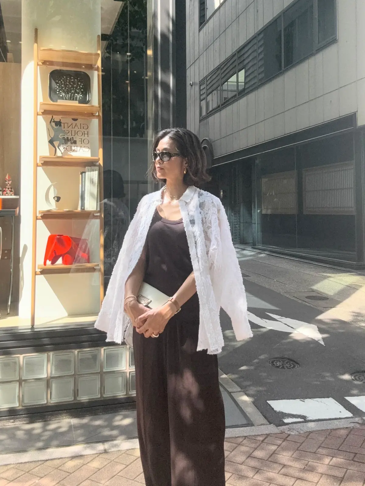 ブラウンコーデ　シアーシャツ　もけもけ　白シャツ