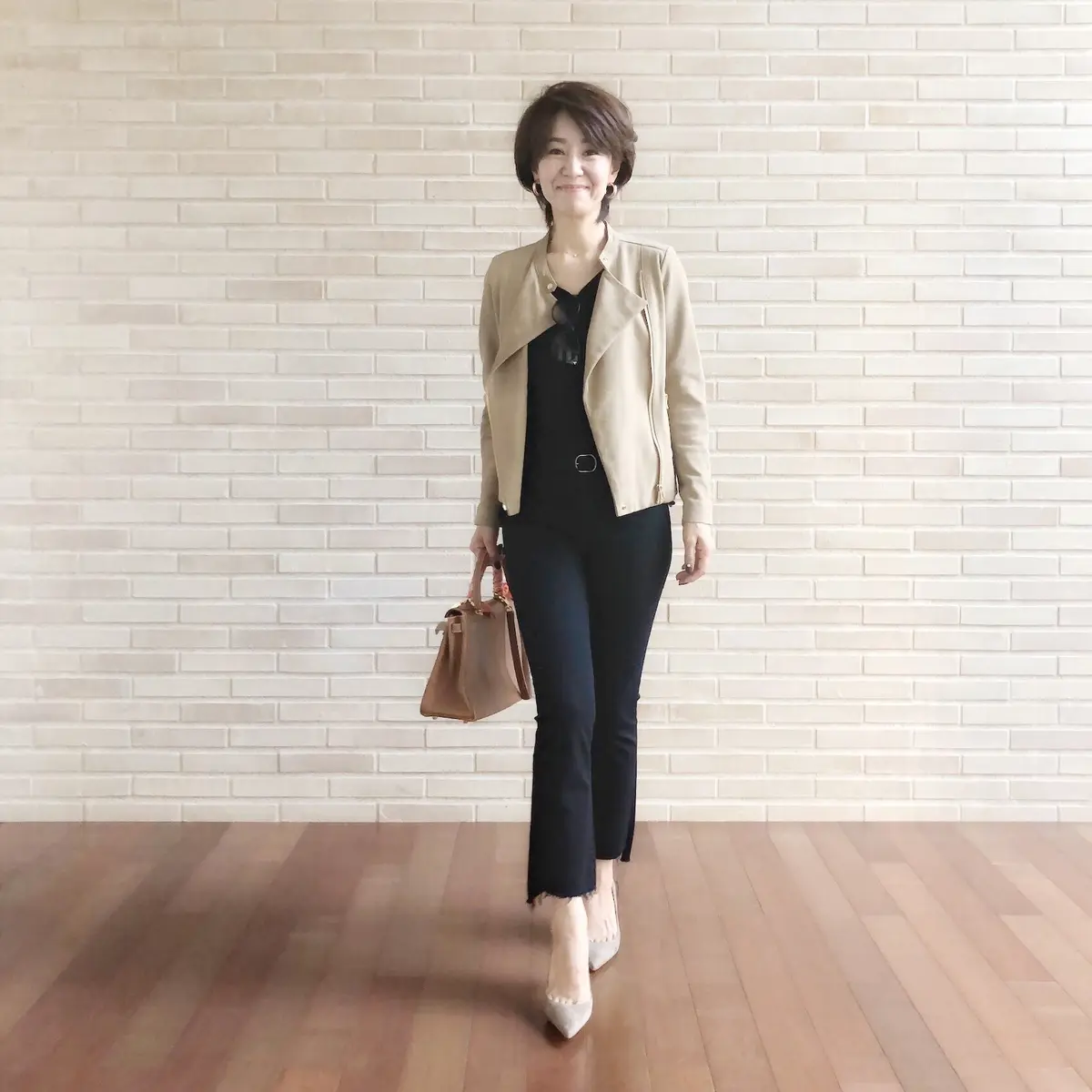 きれい目カジュアルはブラックデニムでの画像_1