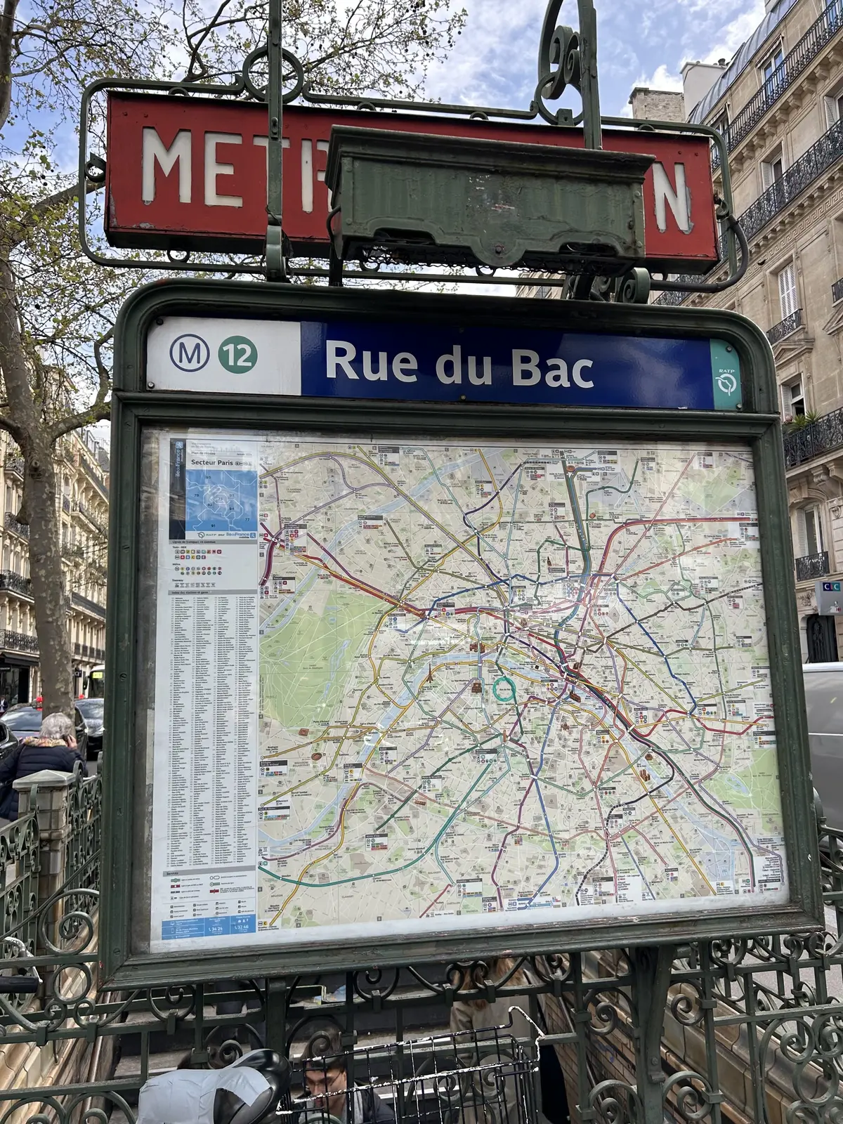 パリの地下鉄　パリのチョコレート