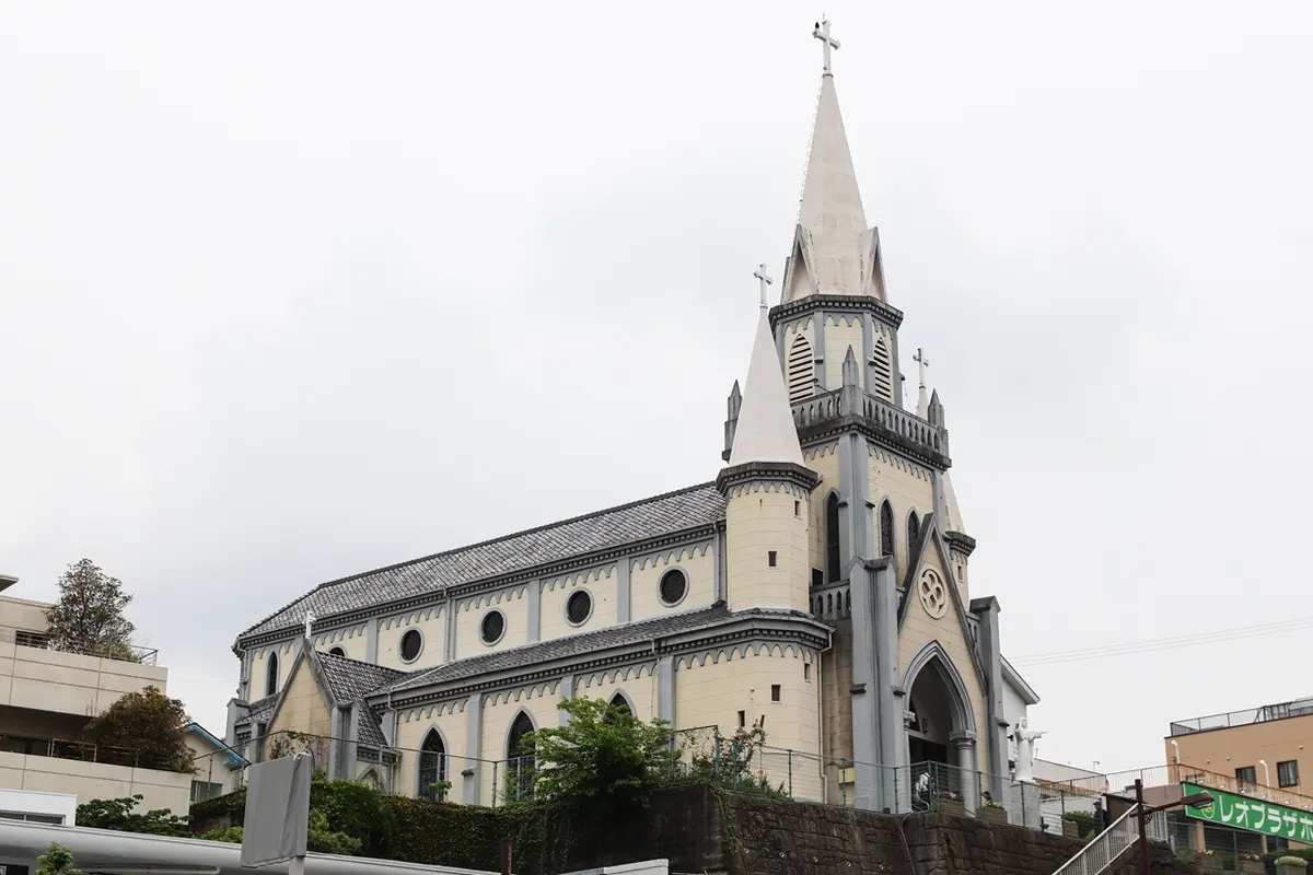 JR佐世保駅から徒歩約5分にある、カトリック三浦町教会（聖心天主堂）