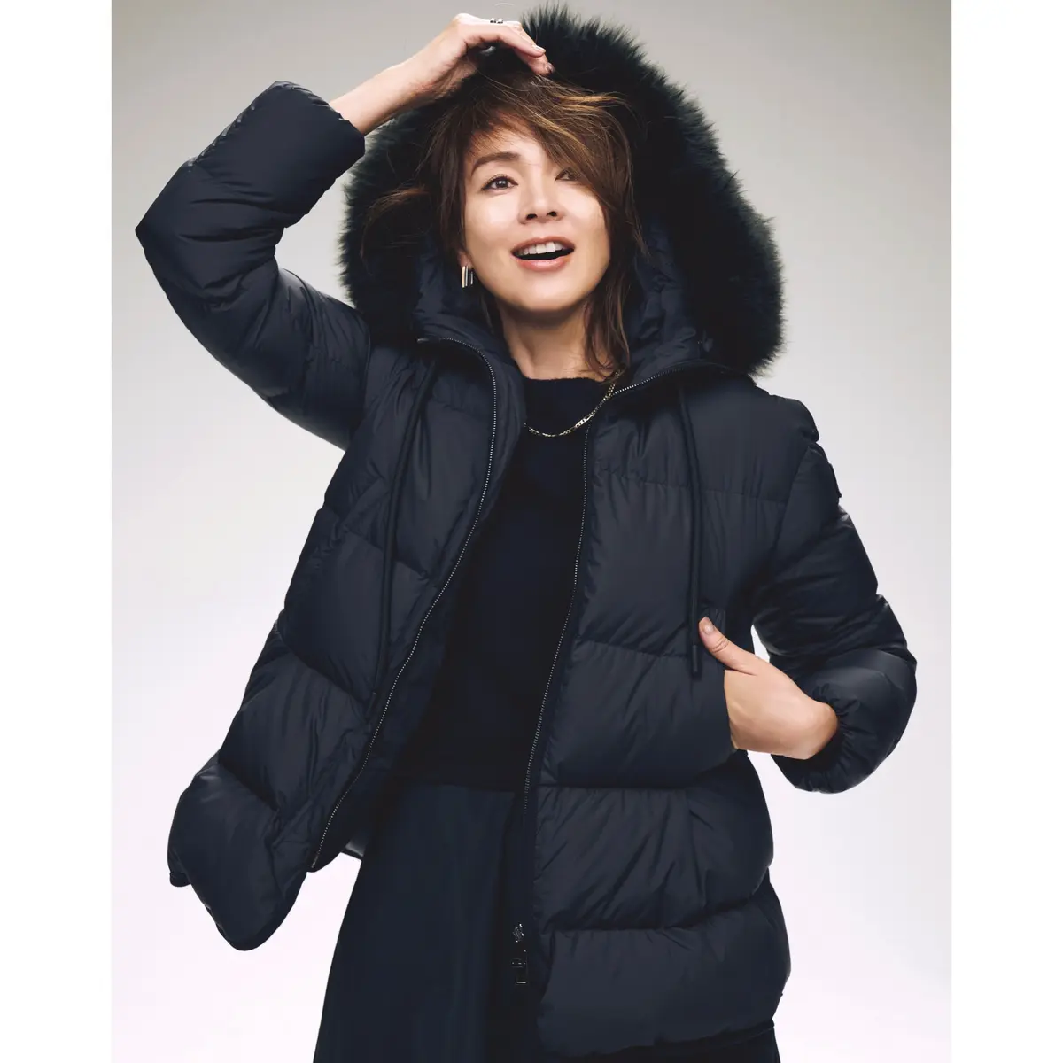 ファーつきフーデッドダウンジャケットのコーデ　モデル・SHIHO