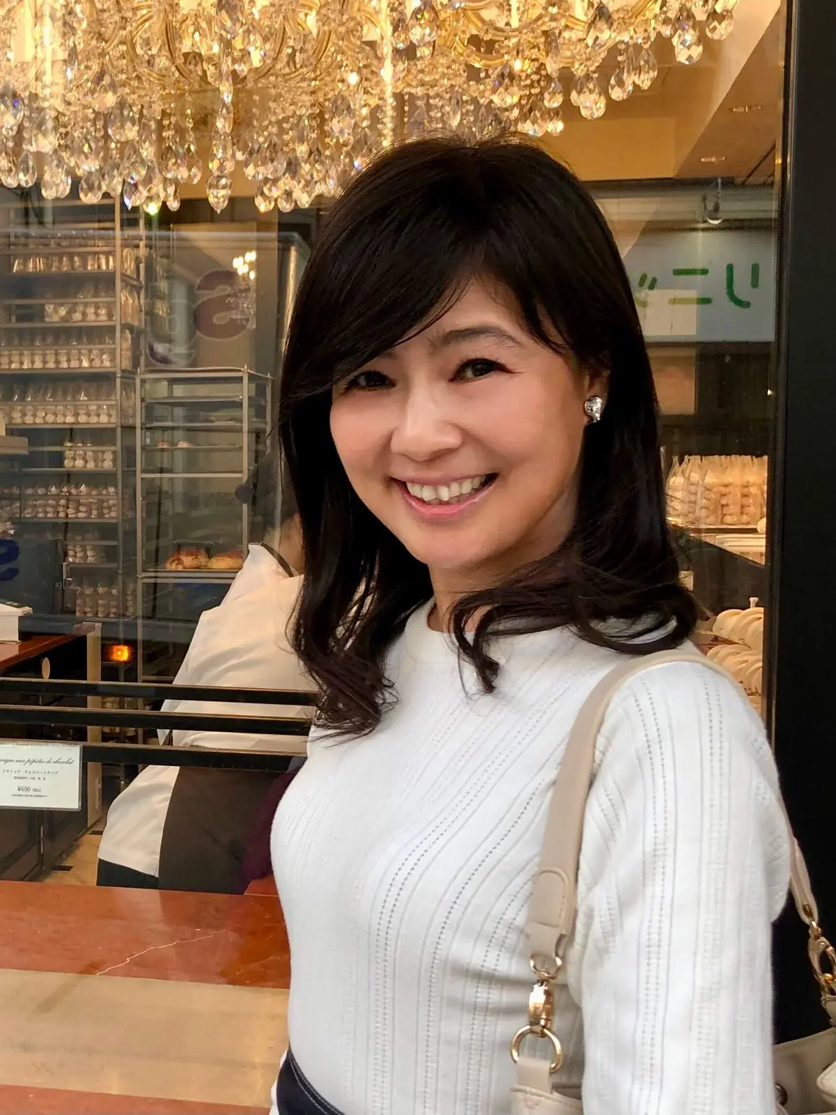 ハートのイヤリング。Feroux（フェルー）白ニット。