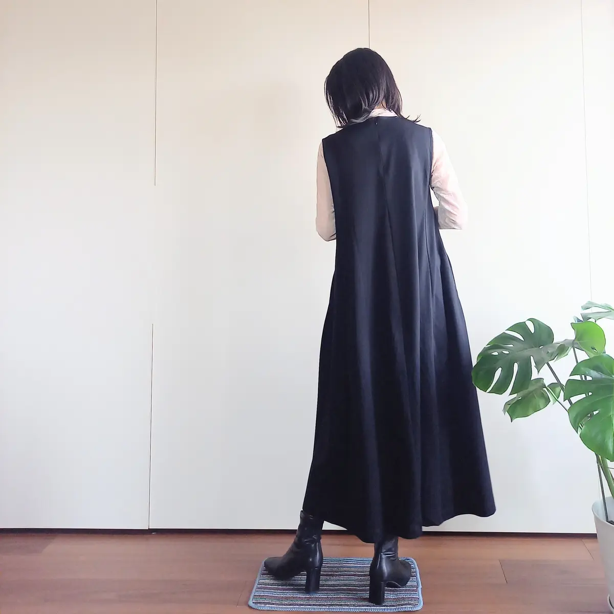 春の重ね着スタイル！無印良品のノースリーの画像_5