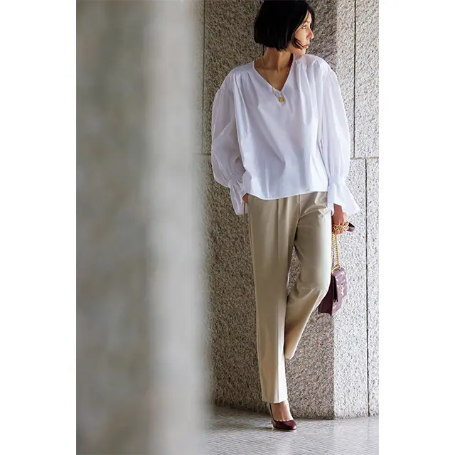 50代にふさわしい上品でこなれた「シャツブラウス」