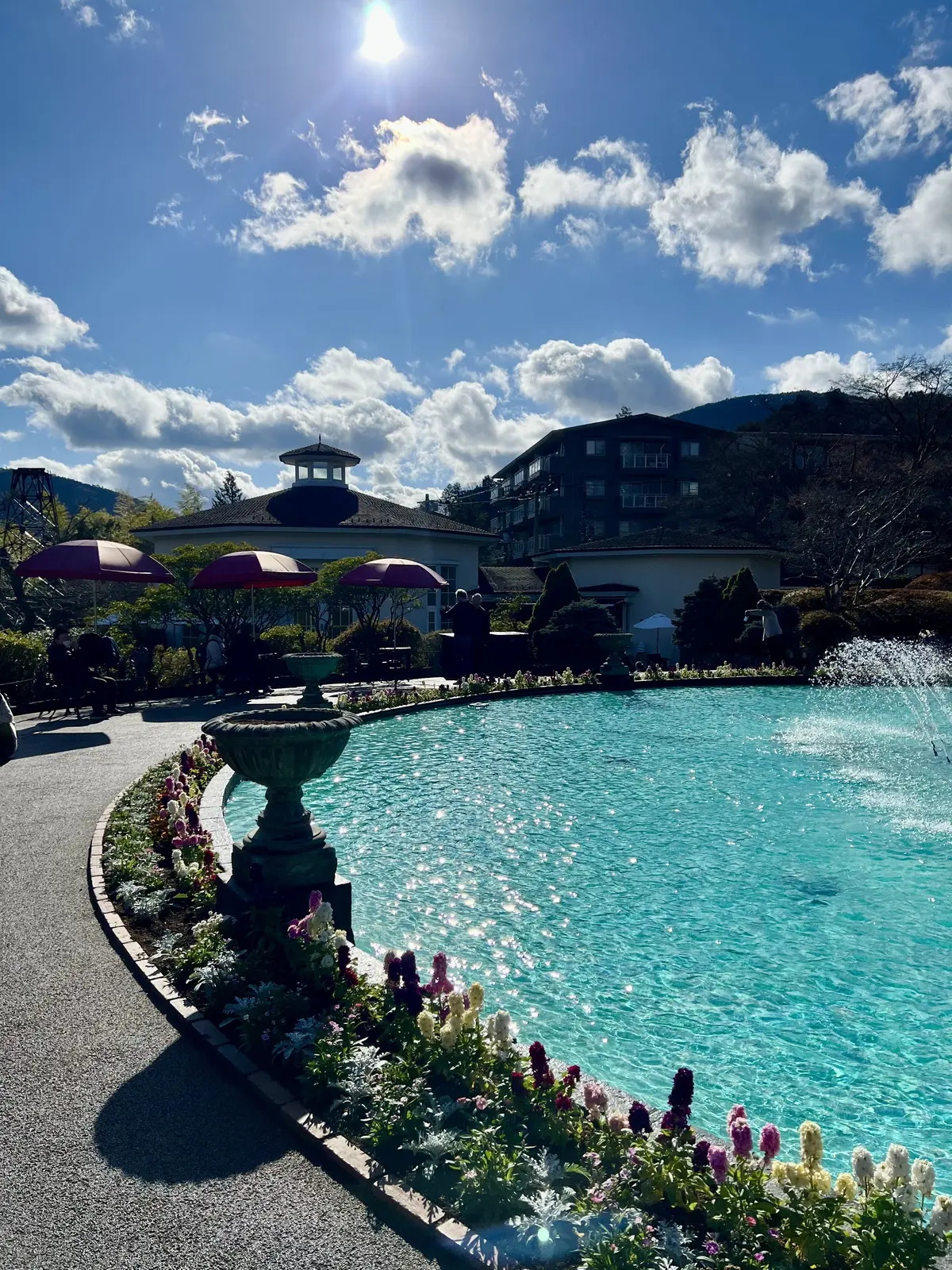強羅公園内は噴水などもあって天気が良い日はベンチに座ってのんびりするのもおすすめ！
