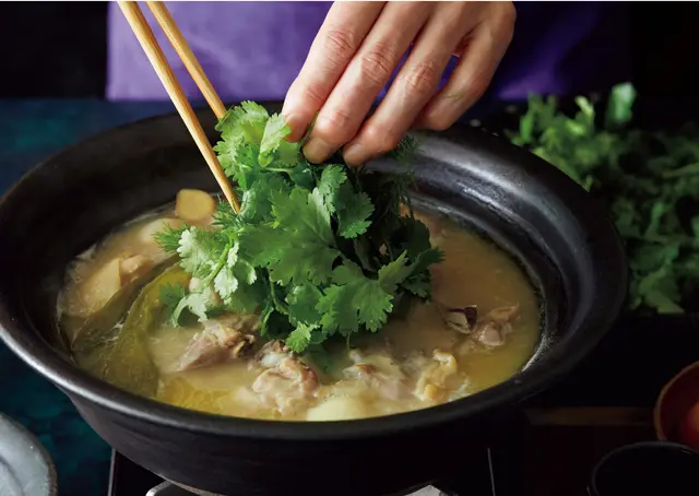 骨つき鶏もも肉とにごり酒の鍋