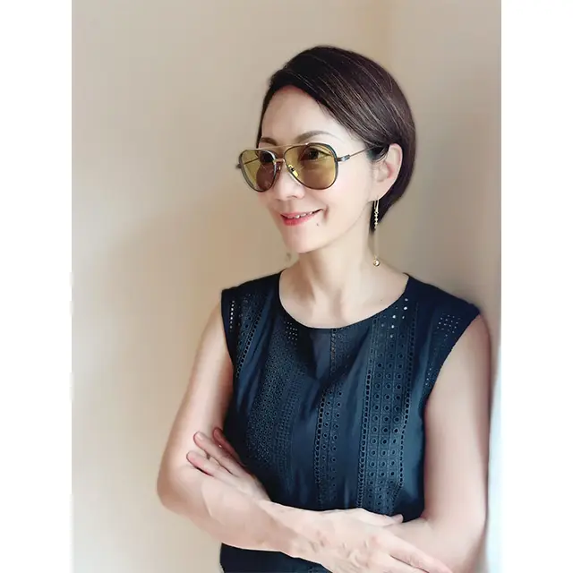 エクラ華組岡部みわこさんのサングラススタイル