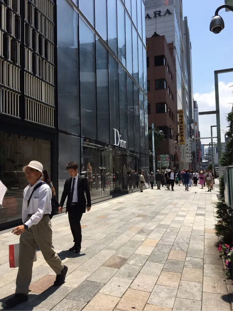 話題のディオールカフェへ♪の画像_1