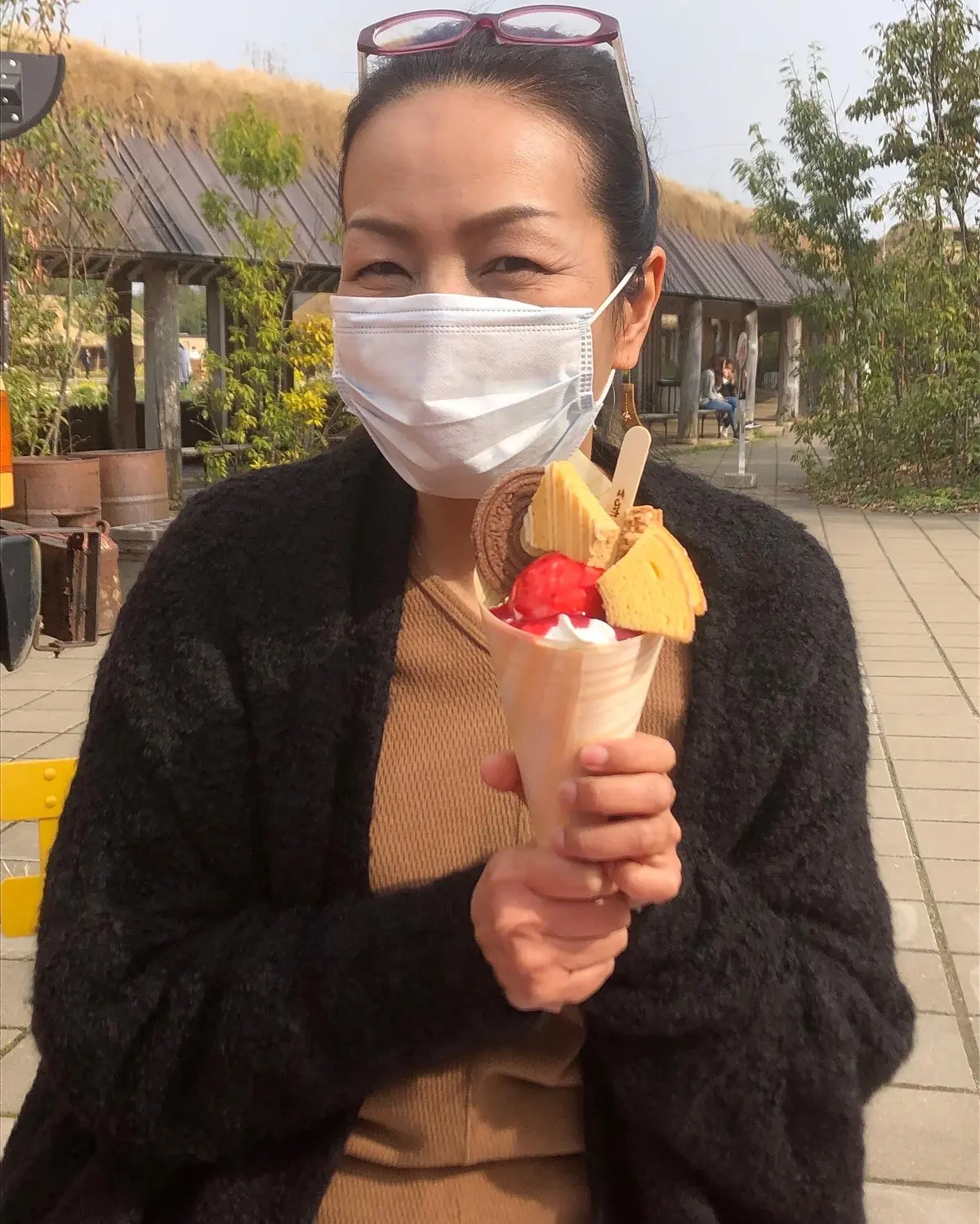 クレープもバームクーヘンが乗っている。