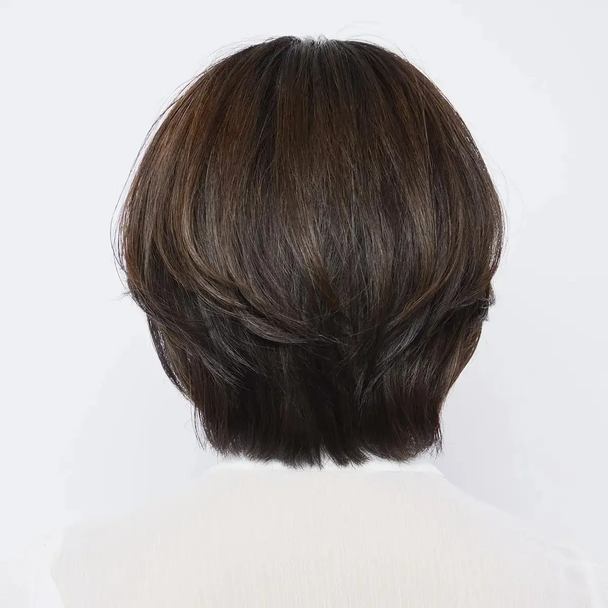 ひし形フォルムと、パーマを必要な部分にポイントで。複合的なお悩みを一気に解消