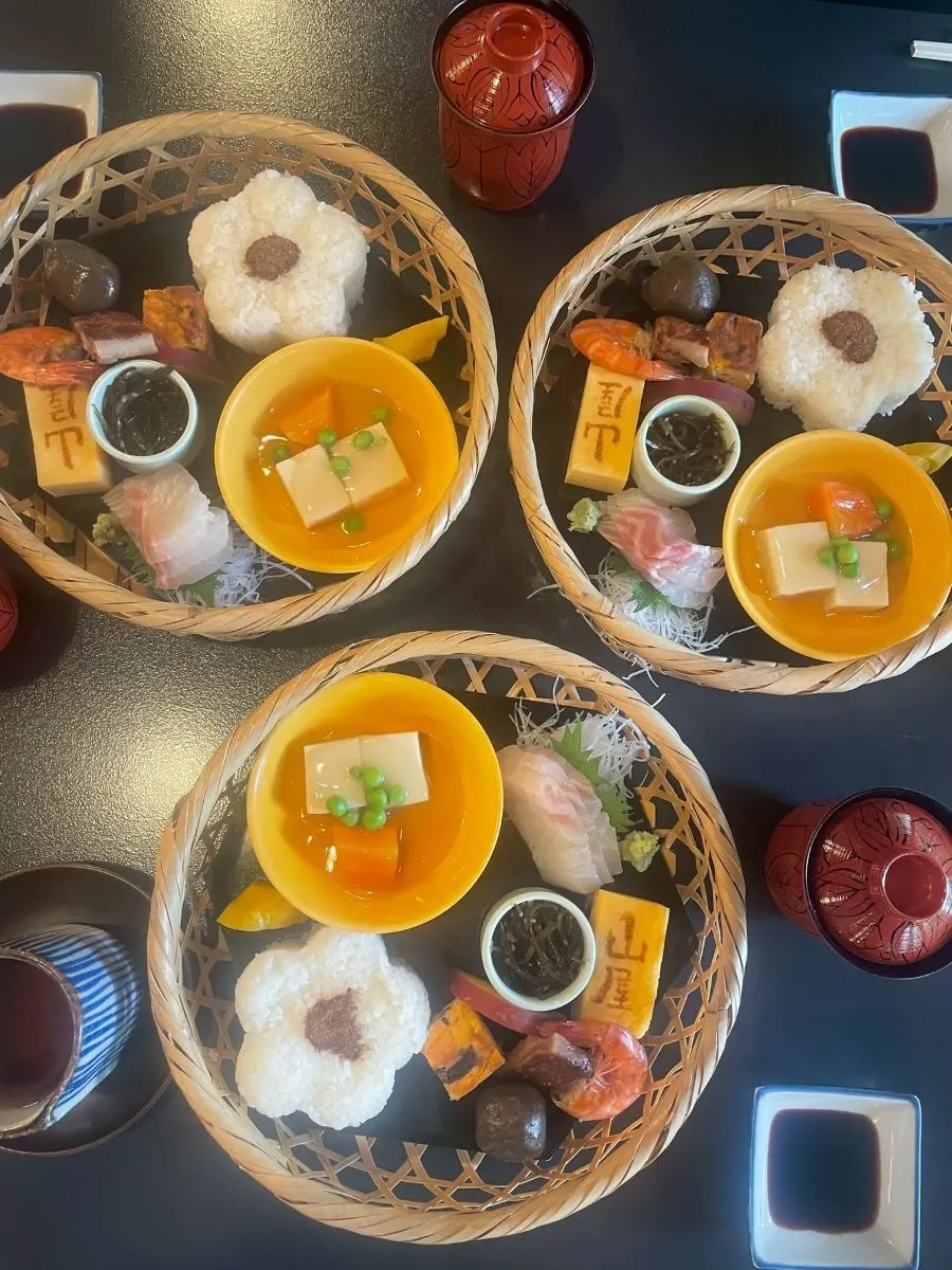 料亭山屋のかごめ弁当