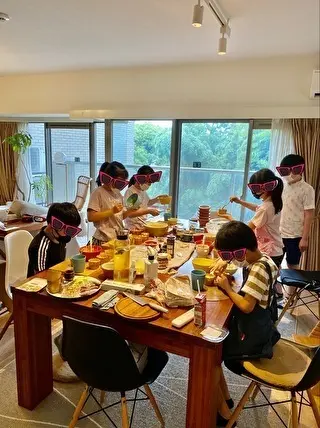 お友達と一緒にカップケーキ作り！