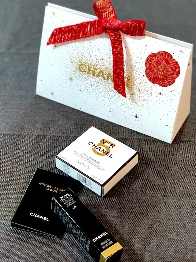 CHANEL クリスマスコフレ　ホリデーメークアップコレクション　レキャトルオンブル　２０２１