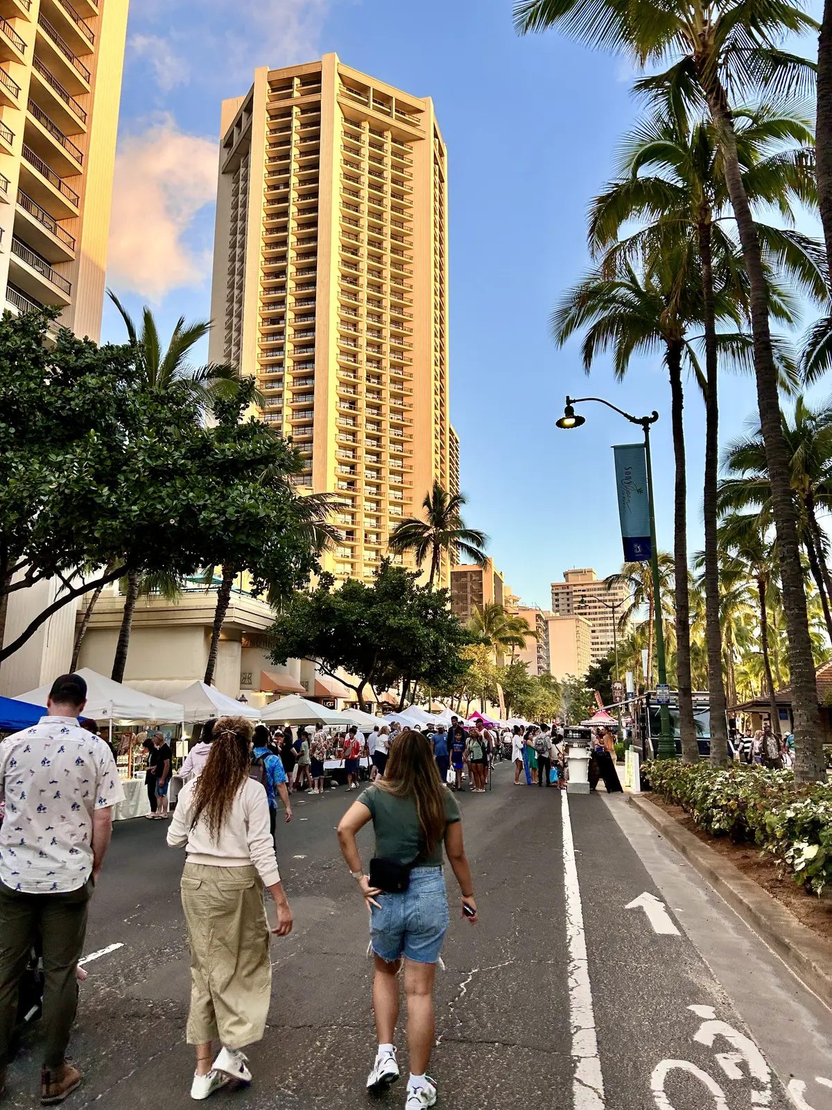 カラカウアアベニューのお祭り