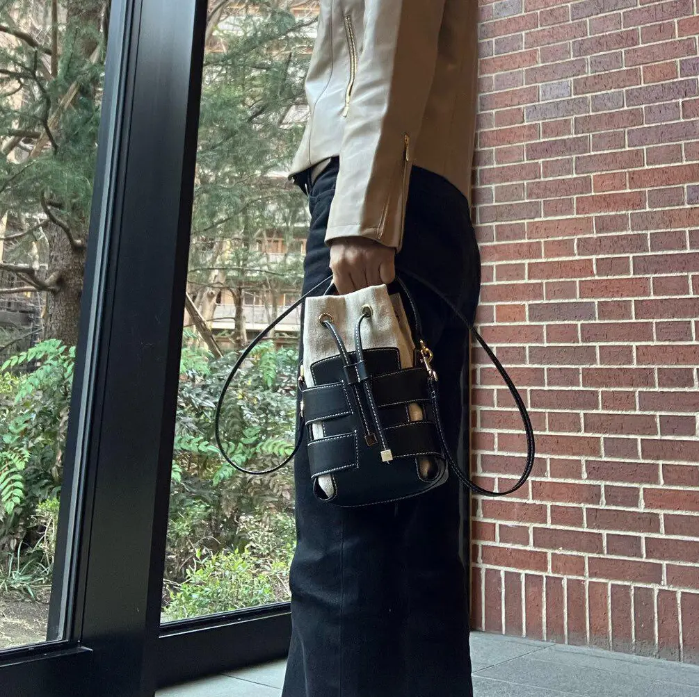 Ｈ＆Ｍ　クロスボディバケットバッグ　ショルダーバッグ　ミニバッグクロスボディバッグ　春バッグ　 レザージャケット　キャンパスバッグ　jマダムのおしゃれ　