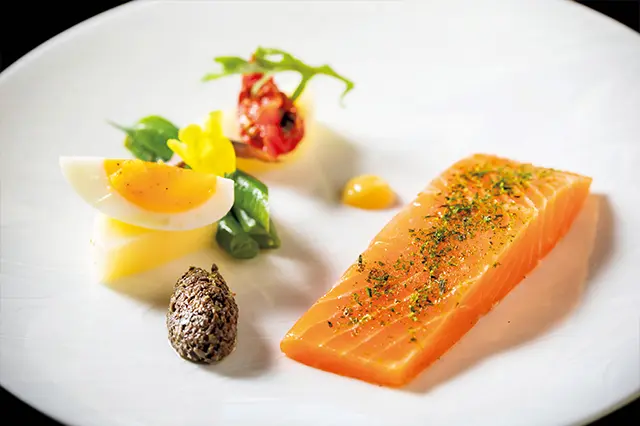 カジュアルな雰囲気の中、地 産地消を意識したモダンなフレンチ が楽しめる「ブラッスリー・デュ・ケ」