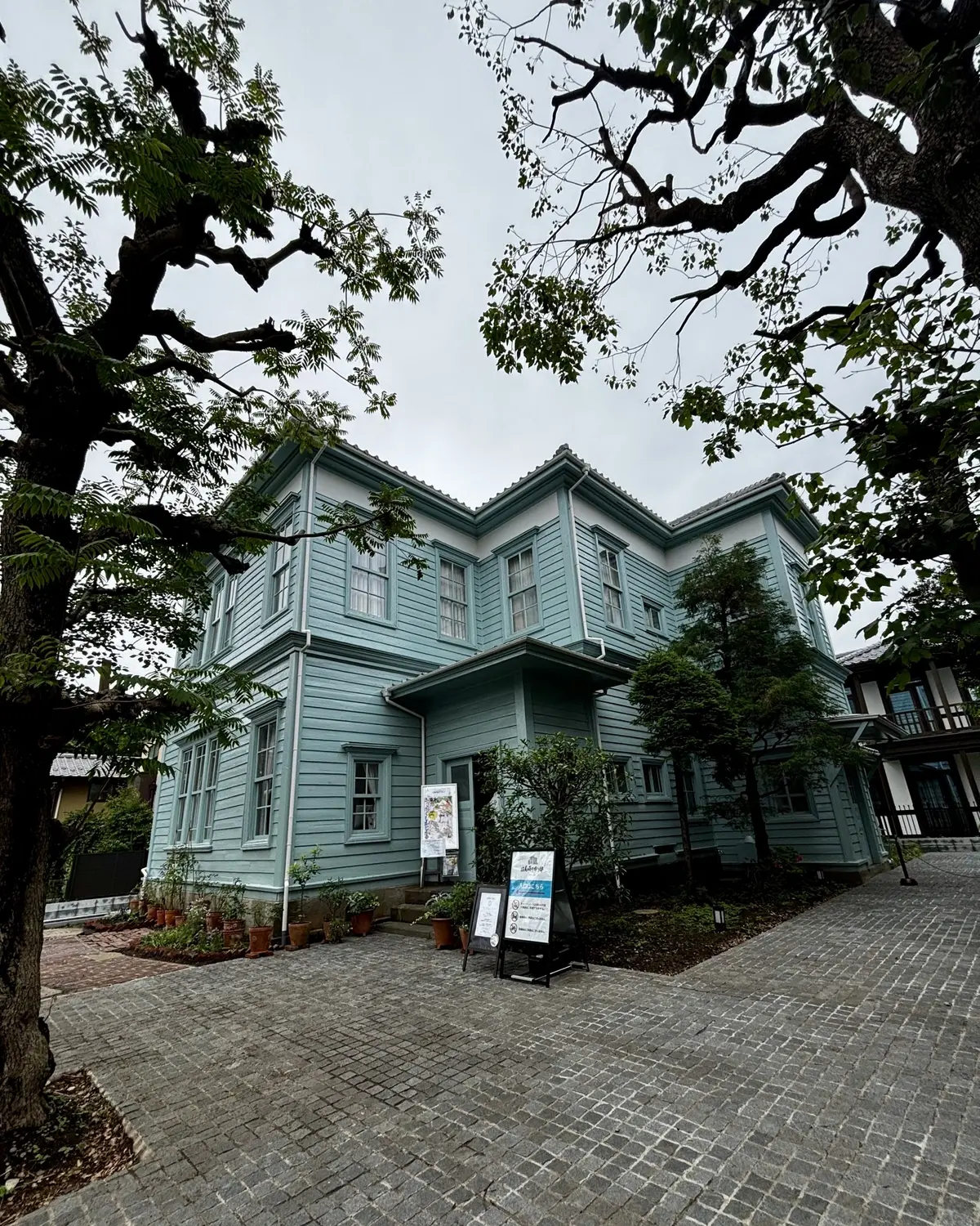 水色の洋館《旧尾崎テオドラ邸》