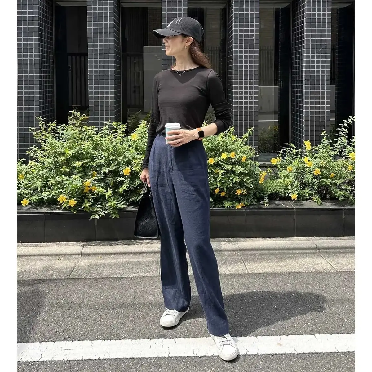 蒸し暑い梅雨も涼やかに！50代の夏のおしゃれを快適にする「リネンアイテム」5選