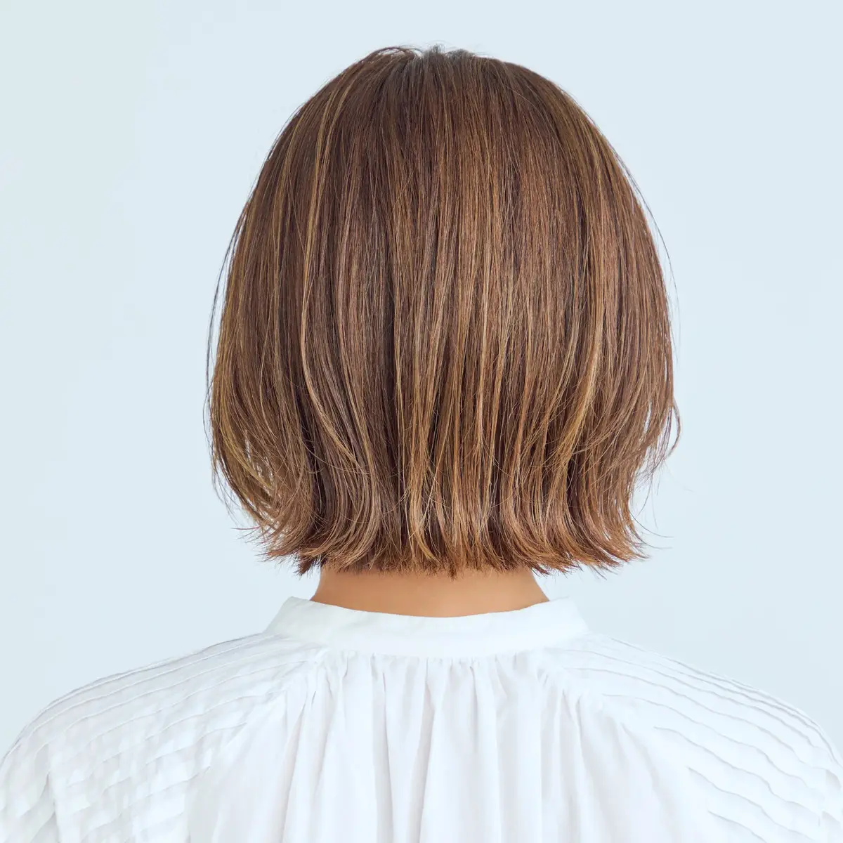 白髪のカモフラージュに効く最適解カラー「グレージュ」の効果とは？【50代髪型・ヘアスタイル】