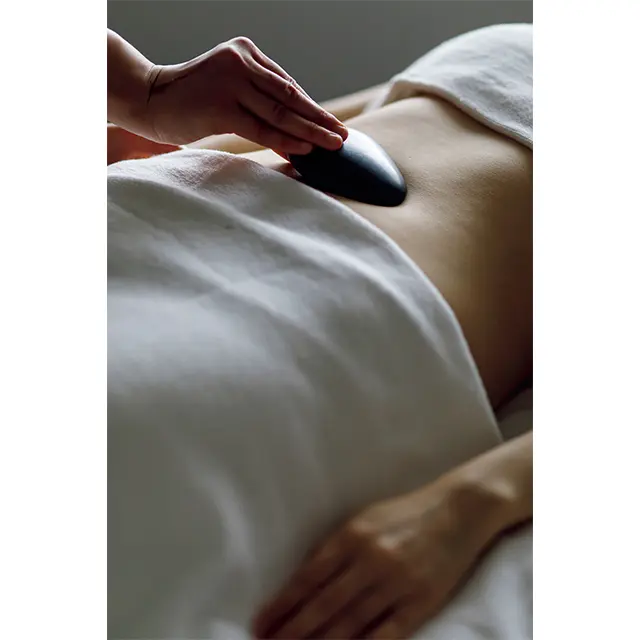 伊豆山にゆかりのある楠な どのハーブスチームで大地を感じるトリートメント