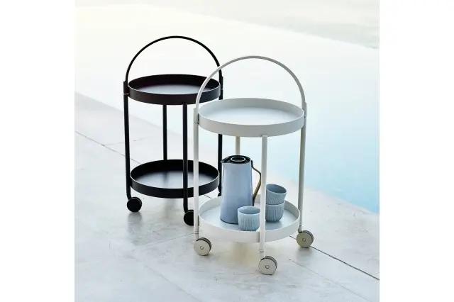 「ロール トロリー サイドテーブル」（φ44×H78㎝）各￥143,000／ミューズトーキョー（ケーンライン）