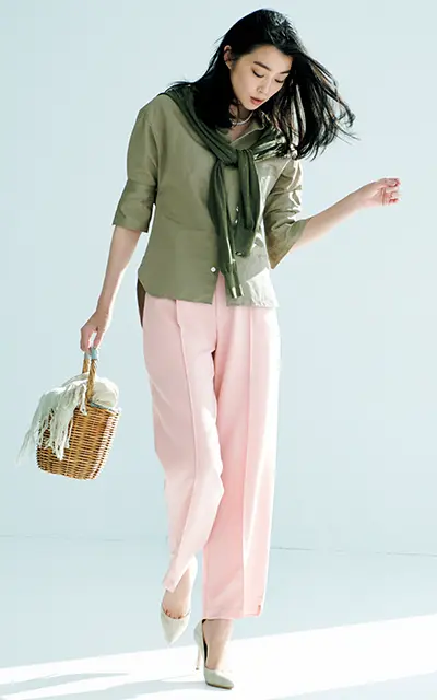 淡く可憐なピンクのパンツコーデのゆうき