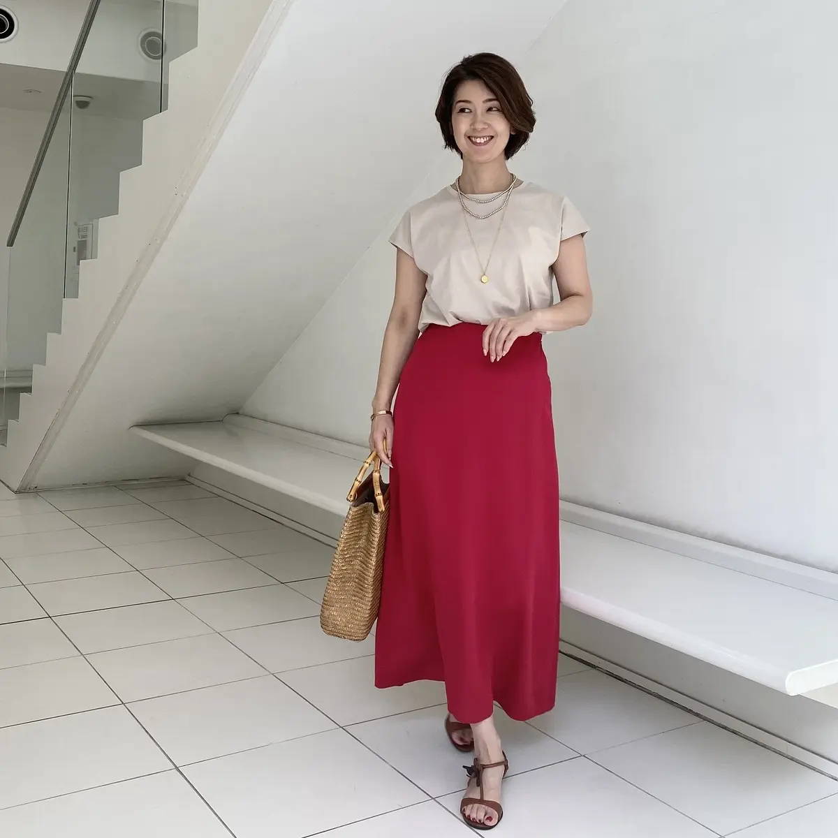 サテンなピンクスカートをまとっての画像_3