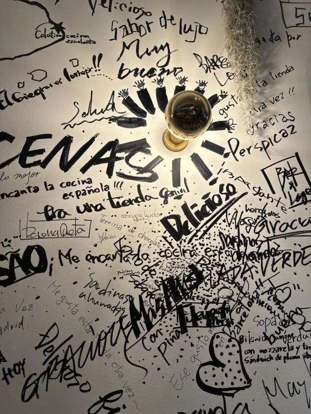 ウォールアートがお洒落なお店で二次会。の画像_5