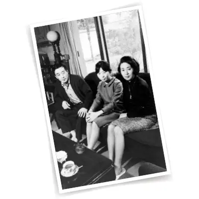 ’81年、妹・理恵さんの芥川賞受賞時。左の兄・淳之介さんも’54年に同賞を受賞