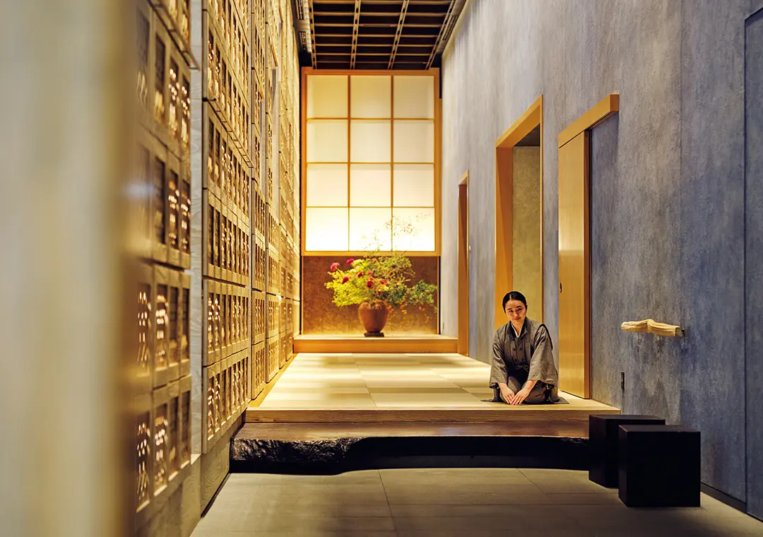 エントランスを入ると、そこは温かなもてなしに満ちた日本旅館。