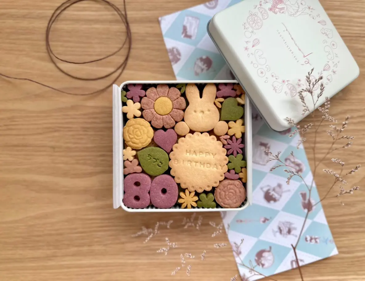 クッキー缶　epanoui.t04　　お取寄せ　焼き菓子　焼き菓子工房　  イパヌイ　人気　　Instagram インスタグラム　鳥取　オーダー　オーダーギフト　オーダークッキー缶　可愛い　