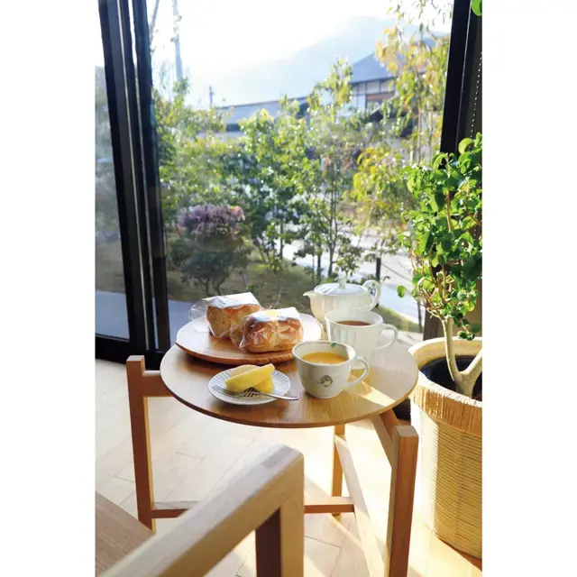 朝食の時間は地元のこだわりのパンやコーヒー、滋味深いスープなどの軽食を自由にいただける