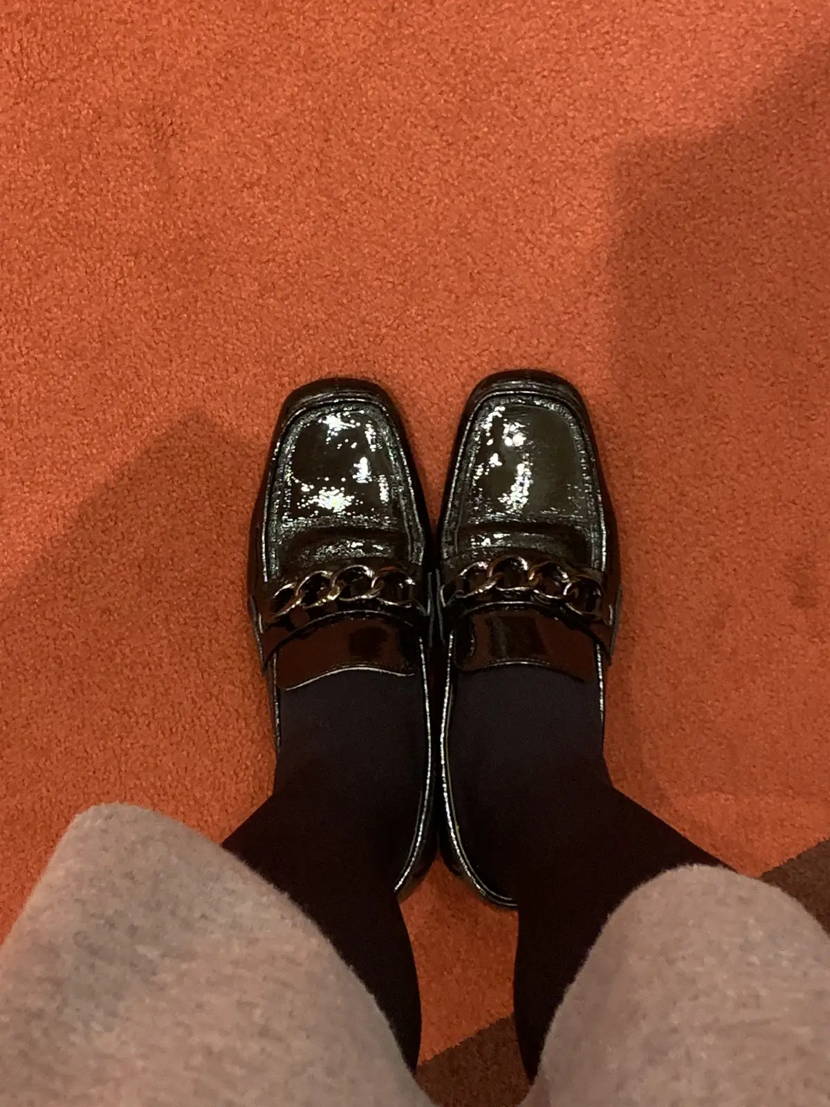 観劇で着用したローファー