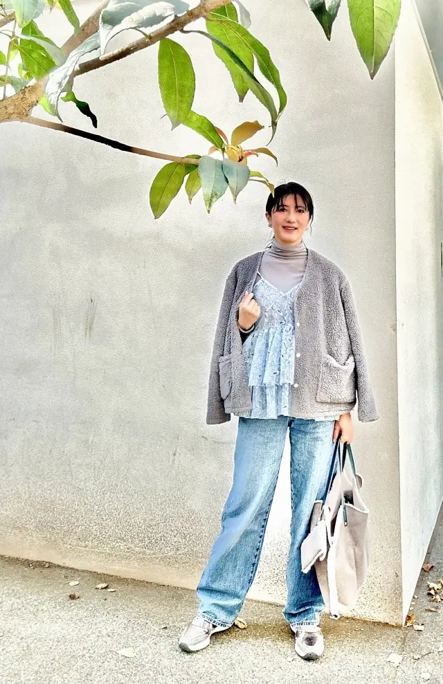 グレー×水色コーデで恵比寿グルメなholの画像_1